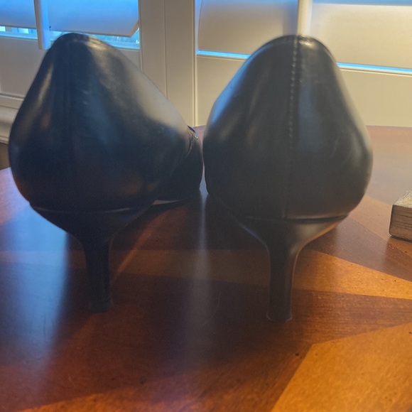 LK bennett black low pump size 39 - Picture 3 of 6